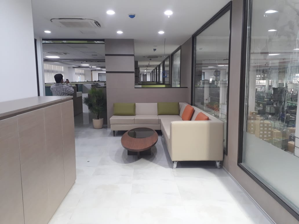 Modular Workstations vs Carpenter Desks | 2026 Office Guide